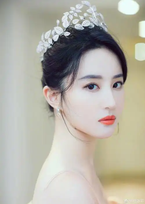 美人时光机她是中国首位迪士尼公主气质脱俗被誉为神仙姐姐
