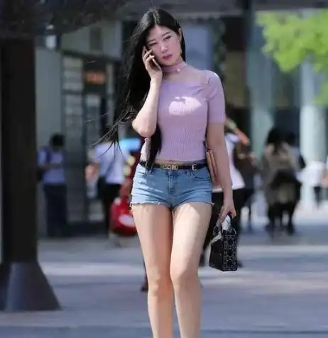 街拍各种不同风格的小姐姐,相比之下你更加喜欢哪种类型呢