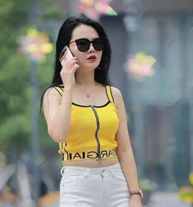 精致美丽的打底裤彰显时尚潮流气质,带来别样的风情,百搭舒适