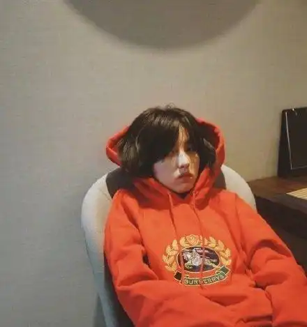 00后老戏骨张子枫,演技派的少女穿搭范本,可盐可甜超有范儿