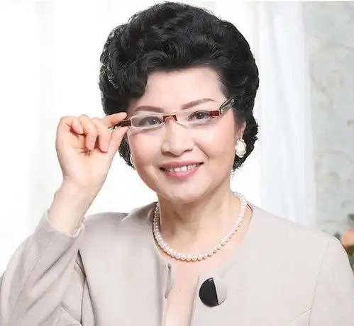 新一代智能老花镜,佩戴舒适,度数精准,可以看远看近