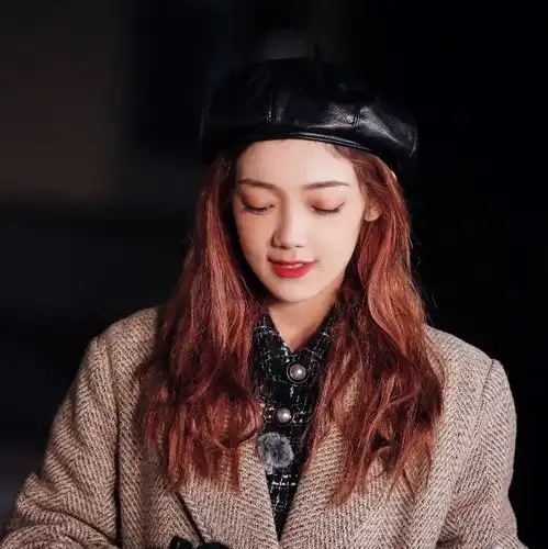 硬糖少女303冬日元气穿搭,刘些宁帽子好可爱,王艺瑾注意吃相