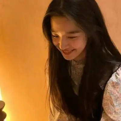 网易云热评聚会时闺蜜喝高了,突然对我男友单膝下跪,还说非他不嫁