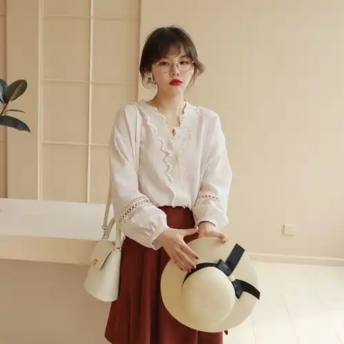 女生微露香肩的样子,真得很撩人