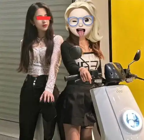 女子离婚后住闺蜜家,不睡觉就是玩手机,闺蜜我老公端饭都不吃