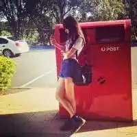 女生背影头像红色系微信头像图片大全