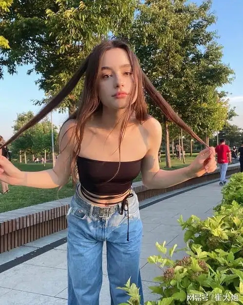怎么会有长的这么漂亮的女孩子呢,我一个女生看了都心动了
