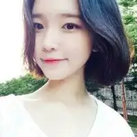 中长发发型女生qq头像只是万千星系中的一颗小小尘埃