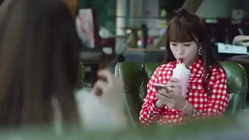 美女为了证明自己不是一厢情愿,向小伙连环发消息,小伙当场傻眼