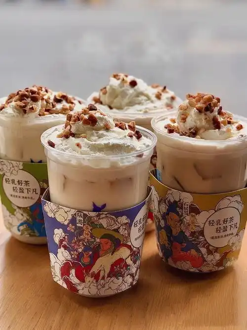 奶茶女孩值得拥有瑞幸轻乳好茶,不含植脂,好奶好茶不用怕贪杯