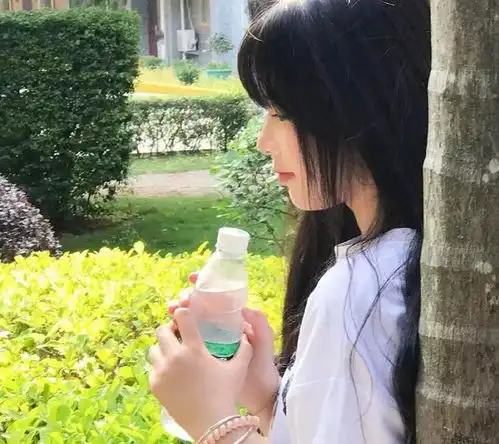 今日头像微风拂着摇扇风铃沙沙作响