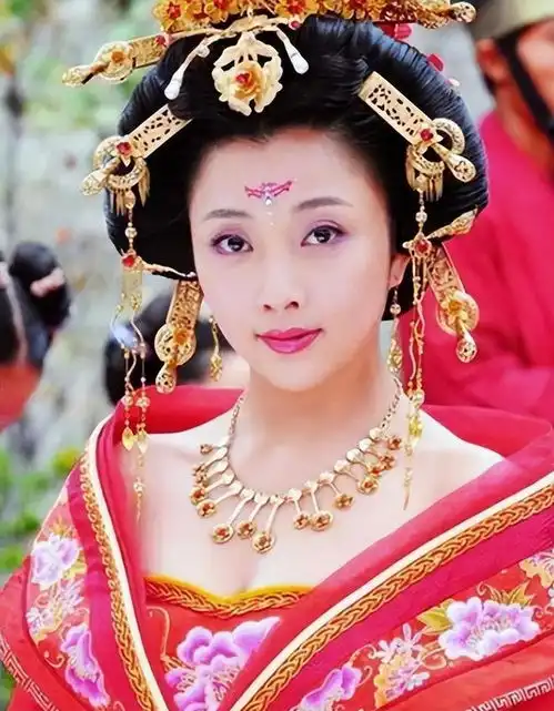 杨玉环陵墓出土,专家打开棺椁后发现,千年前的传言或被证实