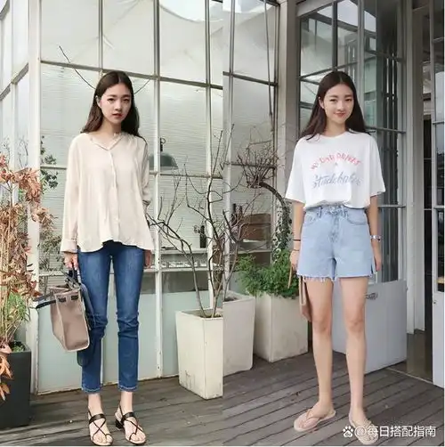 夏末,温柔简约的轻熟风穿搭火了,颇有少女感又带点女人味