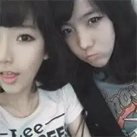 真人闺蜜头像带字两人一人一张图片