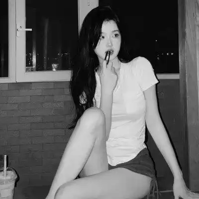 女唯美头像黑白son