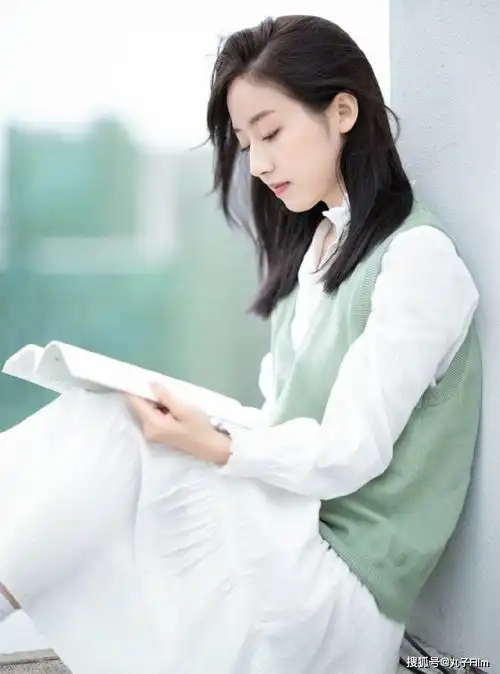性感美女时尚写真气质少女长发飘飘清纯动人,甜美可爱迷人