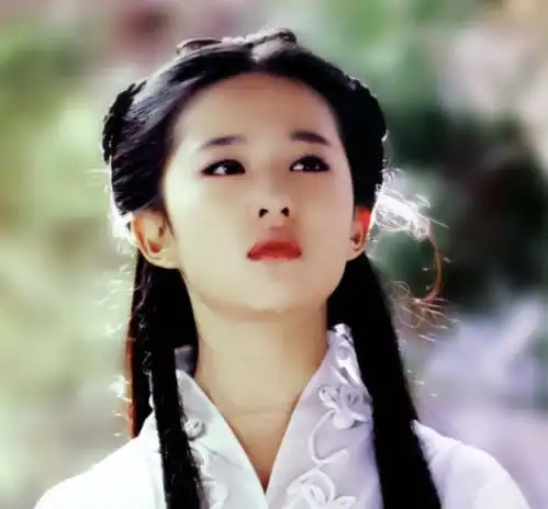 原以为刘亦菲古装造型已经够美了,看到何晴古装造型之后我愣住了