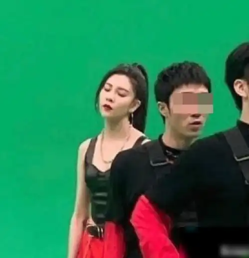 张一山宋妍霏分手被批男方出轨,同居绯闻女友被扒,身份不简单