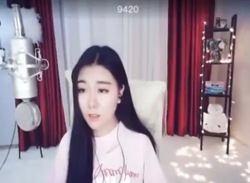 小团团早期直播图片曝光看起来是美女水友呼吁露脸直播