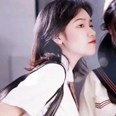 女头月色尤其温柔,人间皆是浪漫