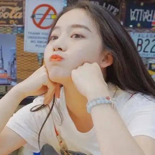 美女头像月亮照回湖心野鹤奔向闲云我步入你