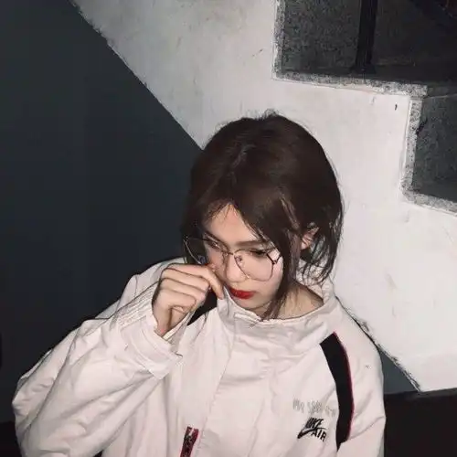 有什么看起来很不好惹很高冷的女生头像