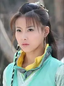 唐芊芊面沉如水,恢复了令人不敢逼视的高冷女神形象,也劝铁狼王