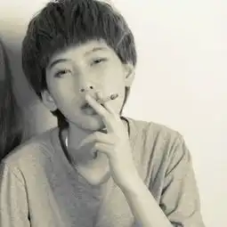 谁有一对抽烟的情侣头像,男生女生一对的