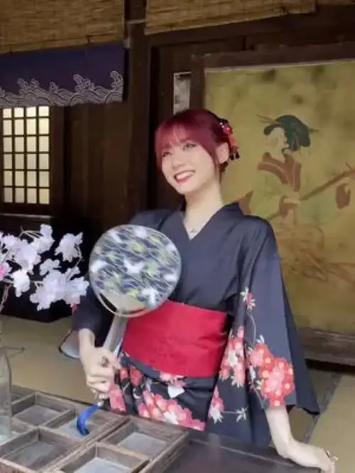 美女古风汉服古风美女卖萌汉服美女清纯妹子慢镜头图片轮播