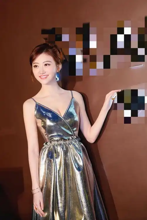 这大牌终于找对了人选,肤白貌美的景甜,当之无愧
