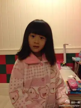 叶一茜晒与森碟卖萌照网友赞母女都是美女
