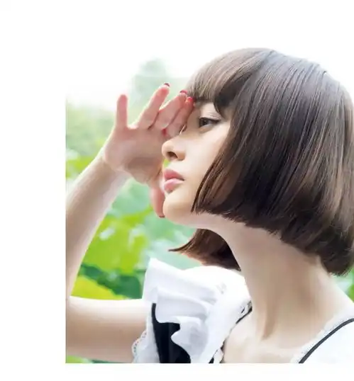 这个日本当红混血模特,教你怎么拍照拍出少女鬼马风