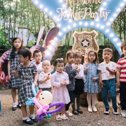 张嘉倪为4岁儿子庆生萌娃云集,董璇母女陈燃母子参加派对