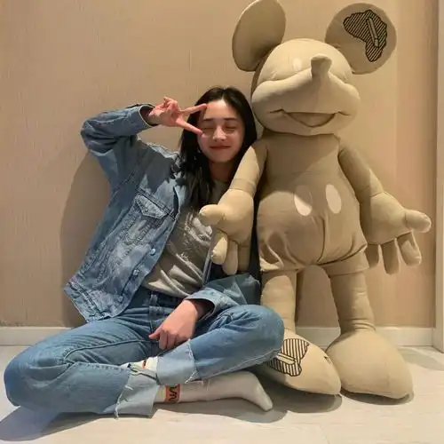 谁说甜美女孩不能酷周洁琼碎花裙配西装美得惊艳,时尚最佳示范