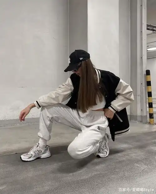 30岁后的女人别再总穿西装,试试超减龄的棒球衣,打造欧美高级感