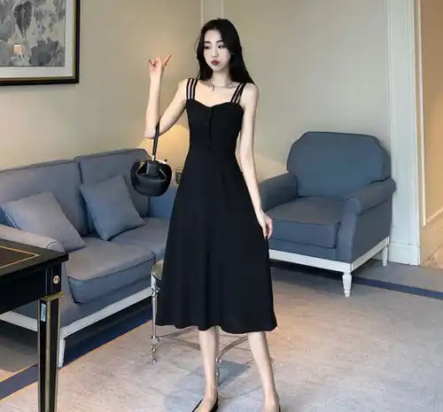 有一种美,叫小黑裙,我小姨也在穿,显瘦提气质,真美