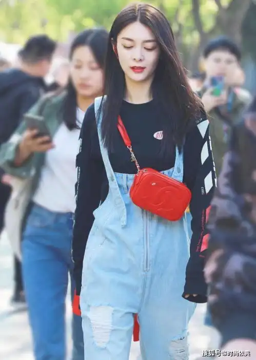 小白鞋真是low到地心了,最近走红的鱼鳞鞋,时髦还贼帅气