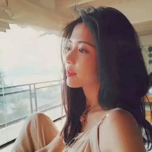 老人高兴儿媳生了俩小孩,听到儿媳讲话,立马让儿子离婚
