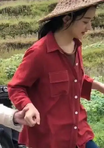 赵丽颖晒庆生照太让人意外与男友人嘟嘴亲密合影,土妞变潮达人