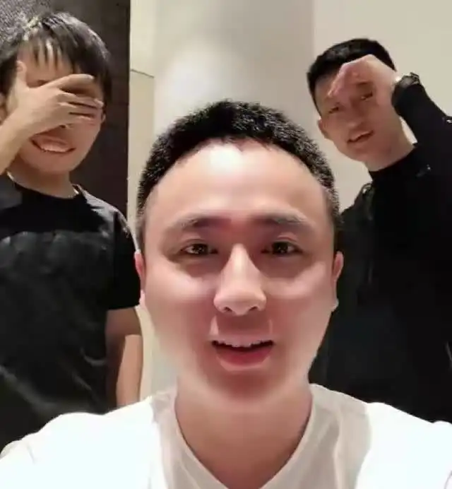 曾经的网红丑小子陈山靠炫富而走红,言语不当遭封杀结局凄凉
