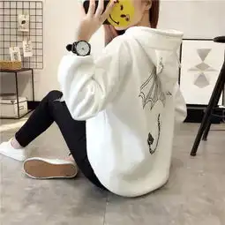 现在女人,要多穿这样的卫衣,洋气又上档次