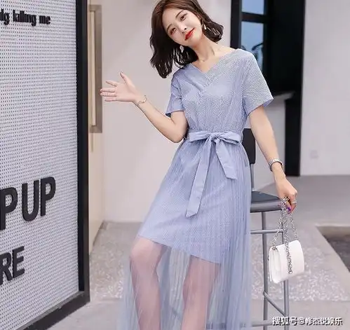 夏日搭配轻盈又知性的连衣裙,修身显瘦,美轮美奂