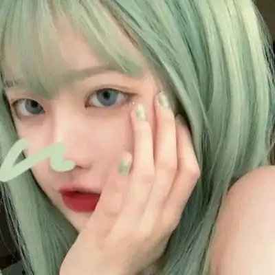 女生头像浅水是喧哗的,深水是沉默的
