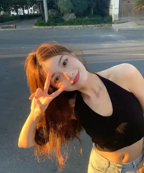 有这3个特征的女孩子,眼睛再大,看上去没有美感也不深邃