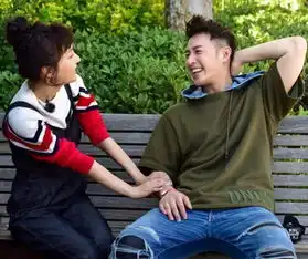 潘玮柏新女友泡澡不忘戴墨镜网友这女孩看上去不如吴昕踏实
