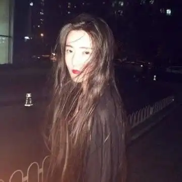 高冷披头发女生头像

