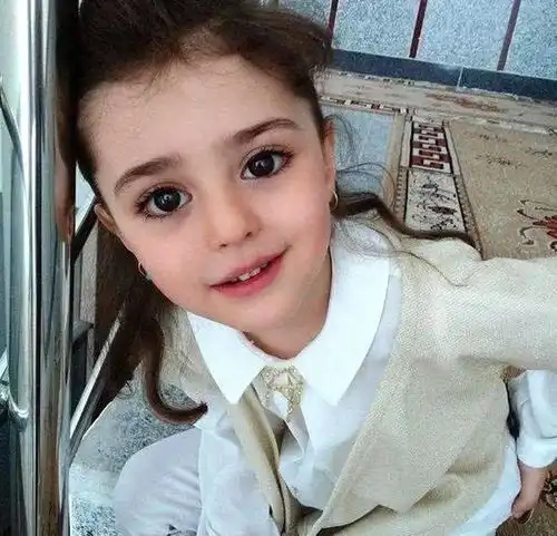 女儿长得太漂亮,爸爸辞职当起保镖,看到爸爸的模样后,无法淡定