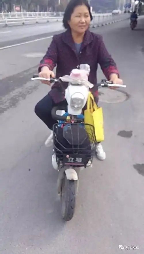 交通违法曝光台电动自行车违章曝光三十四