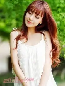 冬季甜美卷发发型图片,轻盈烫发最显气质