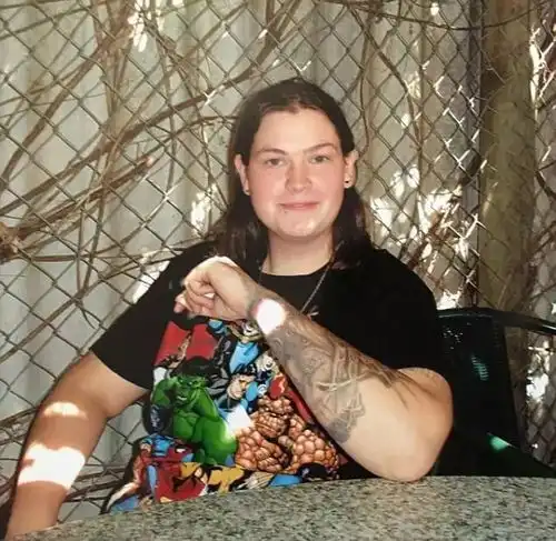 沉迷恐怖小说,伙同女友捅死自闭症少年